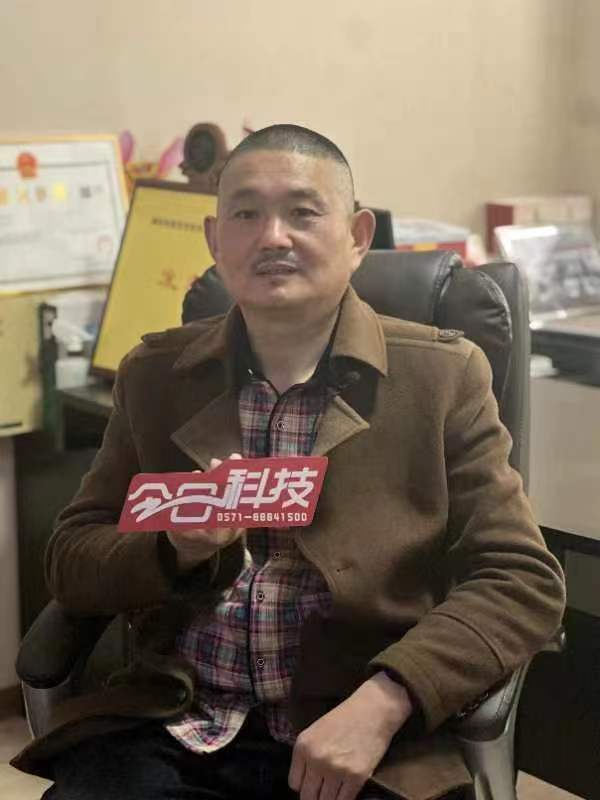 熱烈祝賀湖州申偉東環(huán)?？萍加邢薰竟そ掣缭偕鲜∨_講述扛起木地板行業(yè)售后服務大旗故事